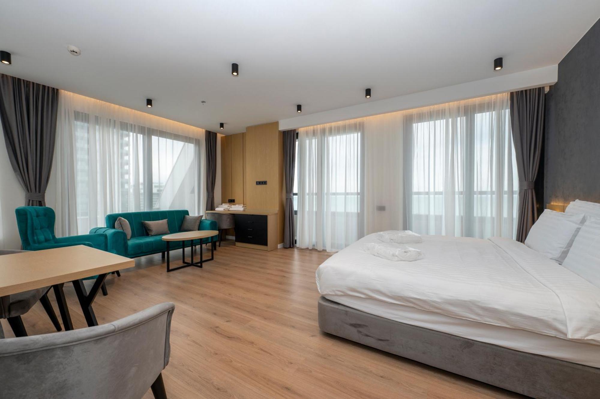 The Grandeur Hotel Батуми Экстерьер фото