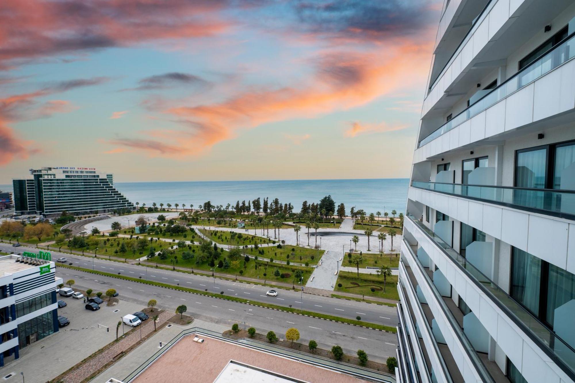 The Grandeur Hotel Батуми Экстерьер фото