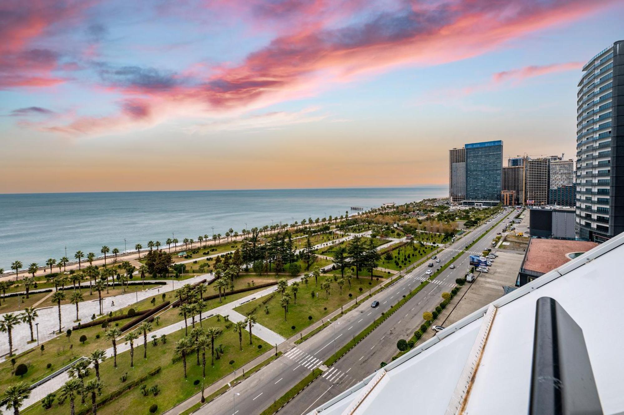 The Grandeur Hotel Батуми Экстерьер фото
