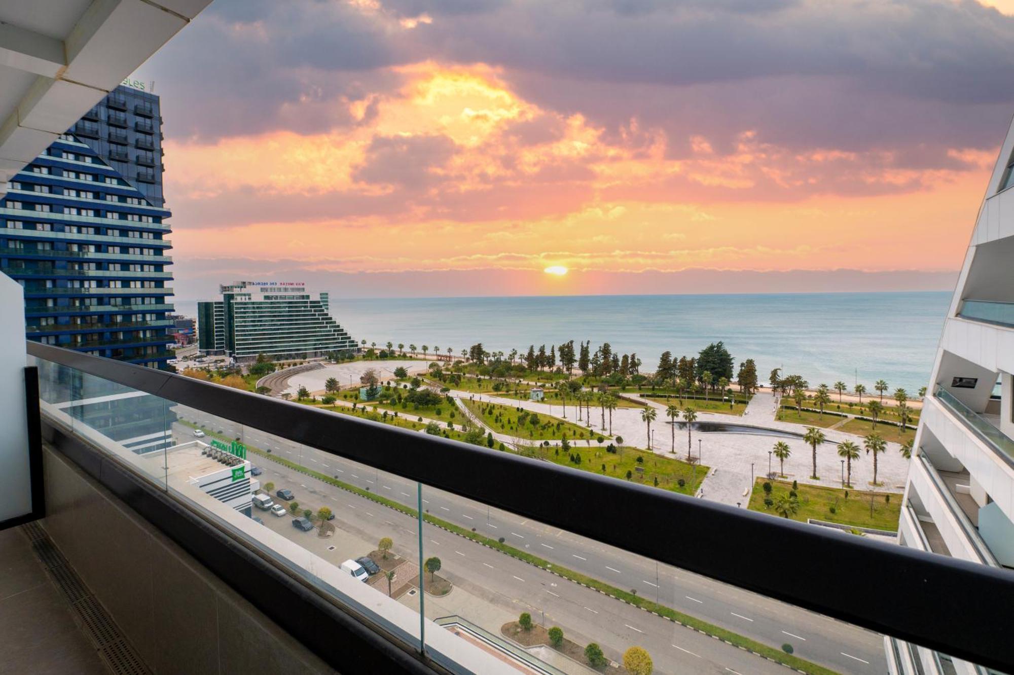 The Grandeur Hotel Батуми Экстерьер фото